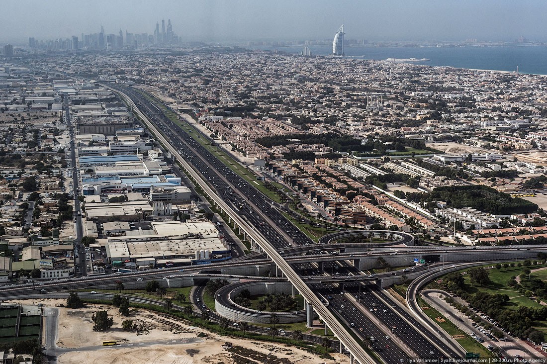 Саудовская аравия дороги. Магистраль Дубай - Абу-Даби. Урбанизация Саудовской Аравии. Саудовская Аравия транспорт. Железная дорога в Саудовской Аравии.