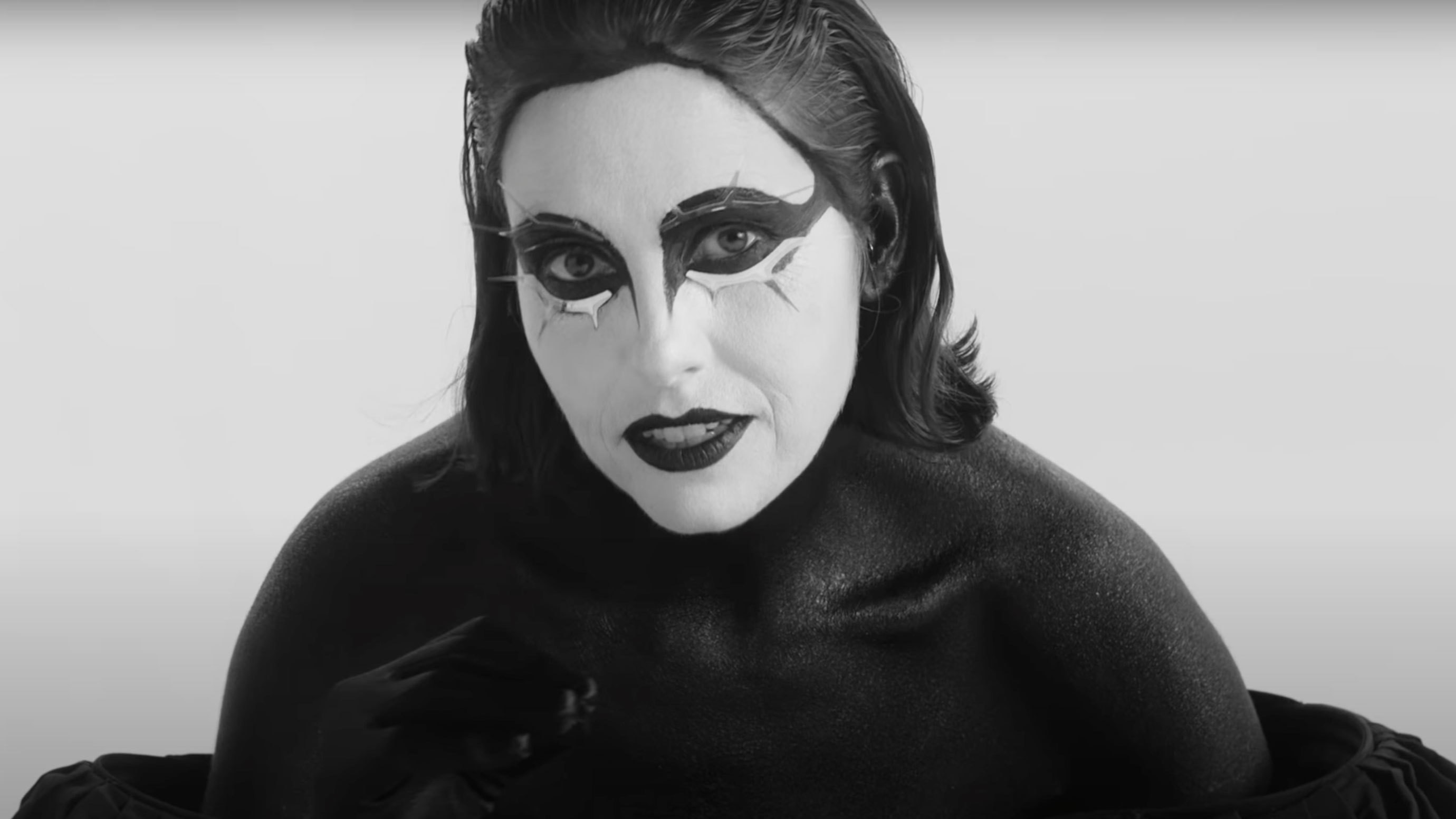 Emma Ruth Rundle — «Engine of Hell» (2021) — Teletype