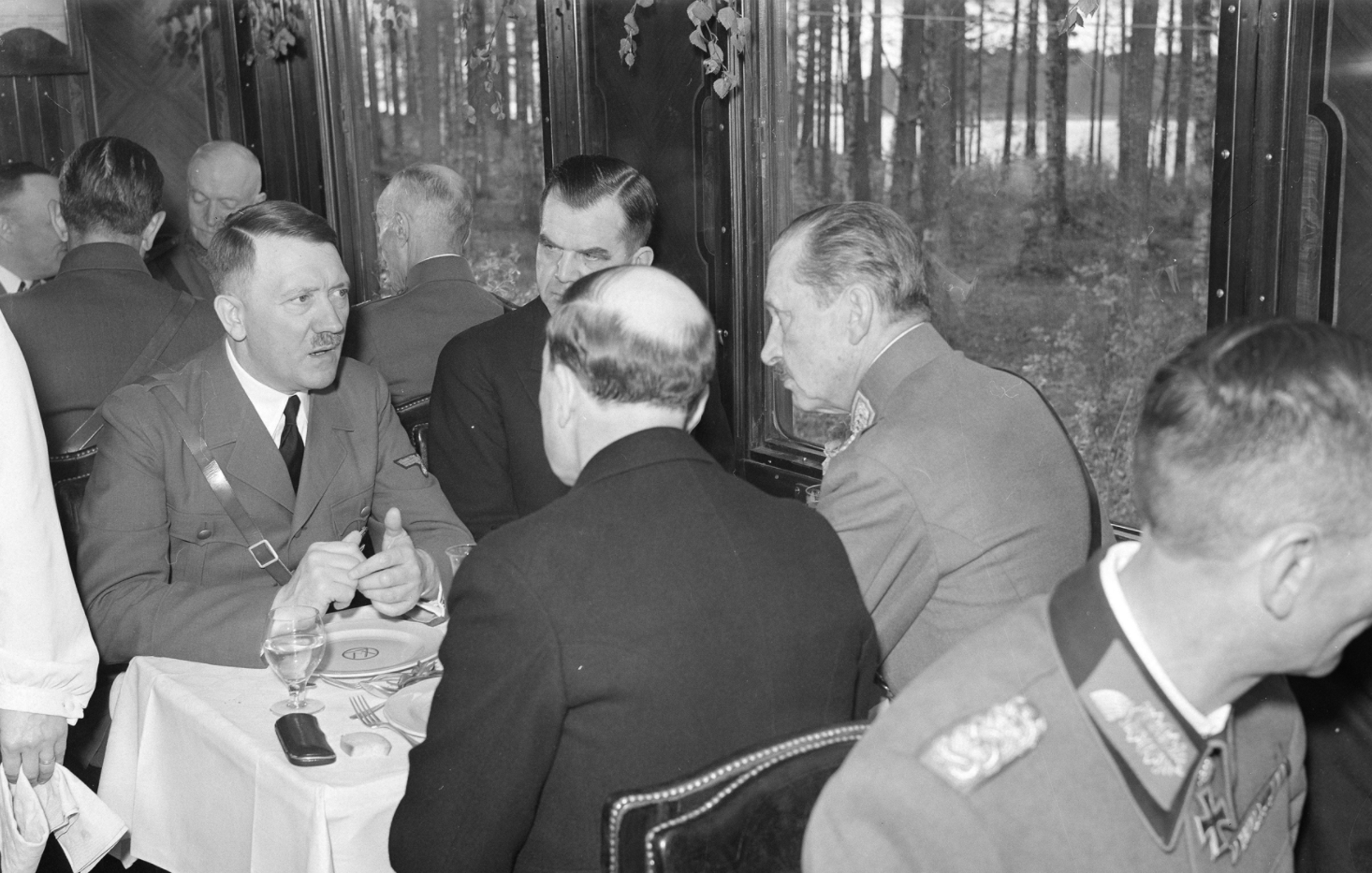 Переговоры гитлера. Беседа с Гитлером. Застольные беседы Гитлера.