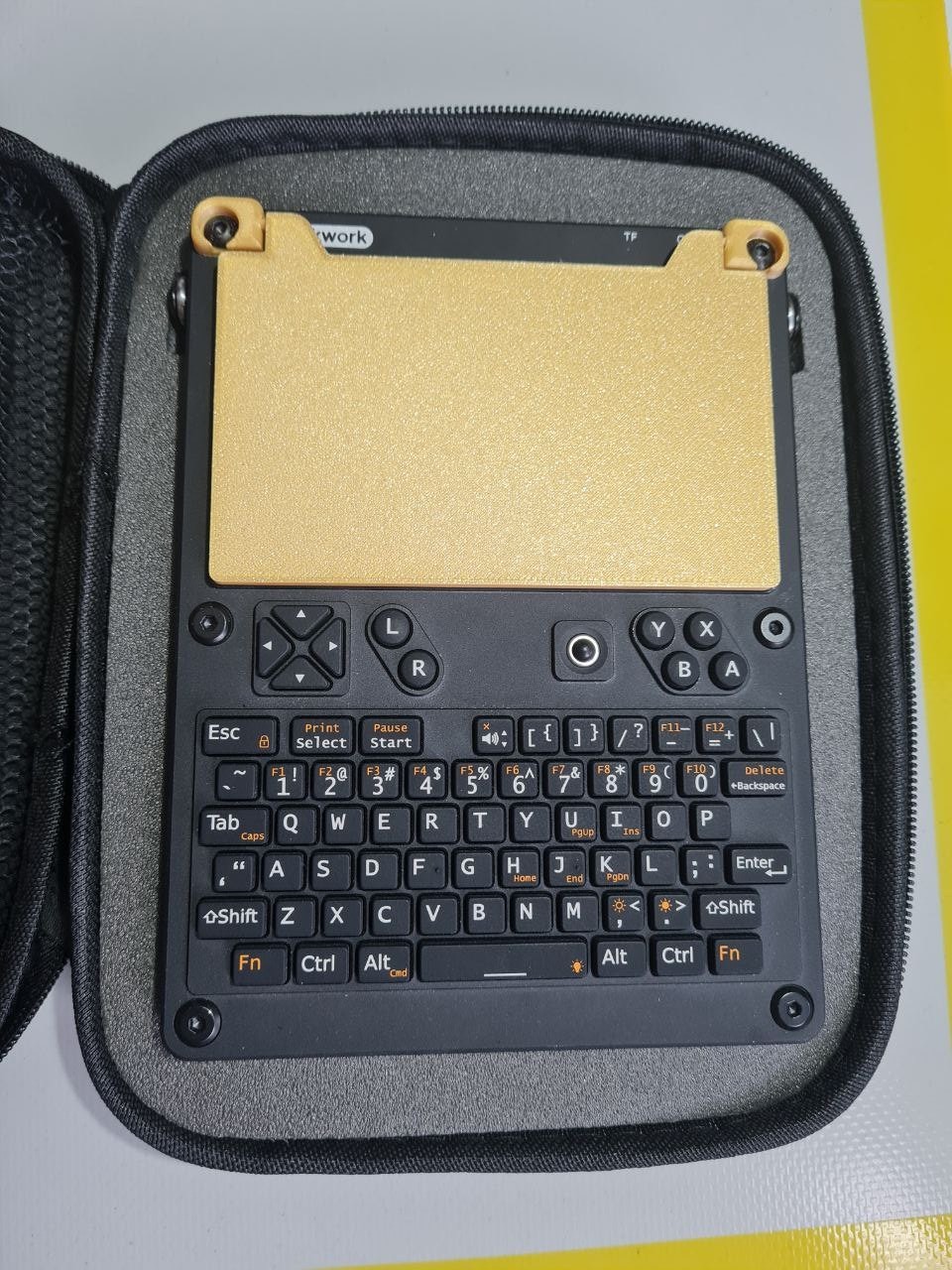 Заполнитель из пены в форме Clockwork uConsole для сумки. — Teletype