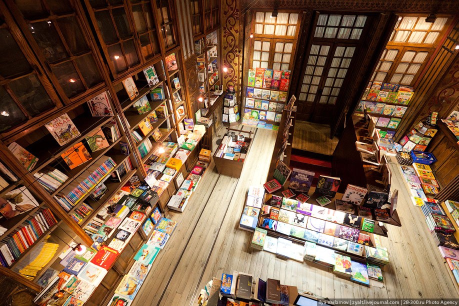 Книжные магазины в нижнем. Книжный магазин Livraria Lello. Самые красивые книжные магазины. Необычные книжные магазины. Красивая библиотека.